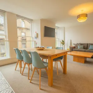 https://henrys-apartment-accommodates-6-guests.edinburghhotelsuk.org