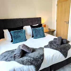 https://carvetii-anne-house-room-1-dbl-bed-ground-floor-en-suite.hotels-newcastle-upon-tyne.com